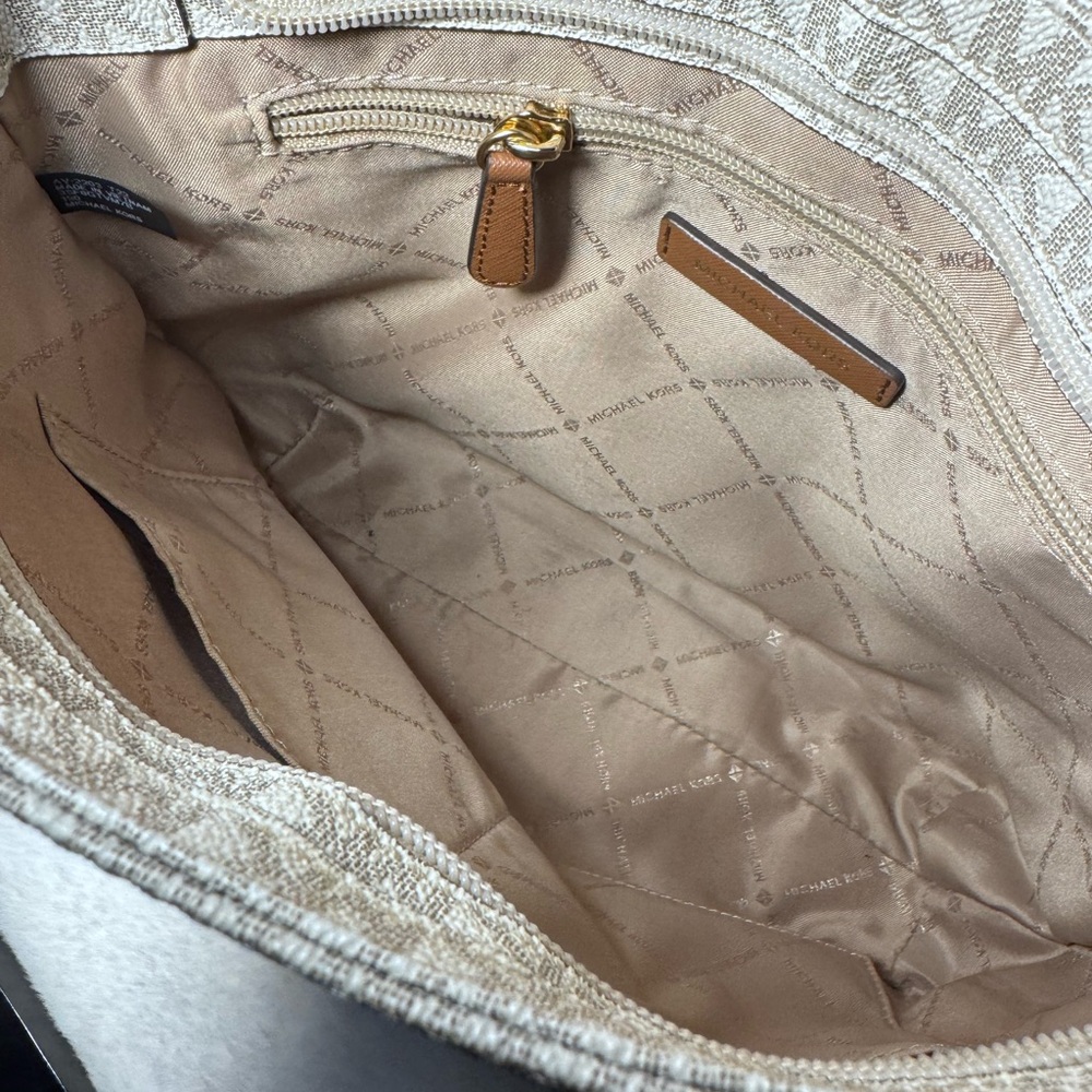 Michael Kors Cream and Beige Messenger Crossbody Bag - Picture 5 of 7